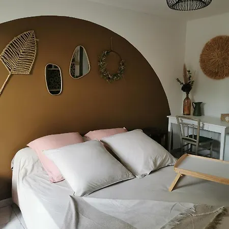 Les Petites De Lacoste Guest house