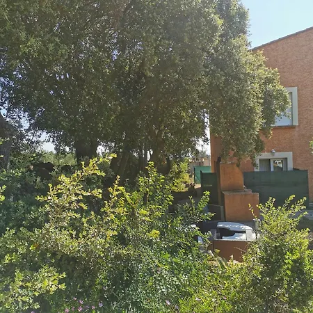 Les Petites De Lacoste Guest house *