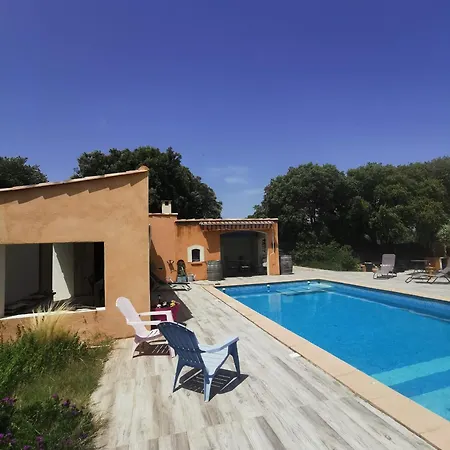 Les Petites De Lacoste Guest house
