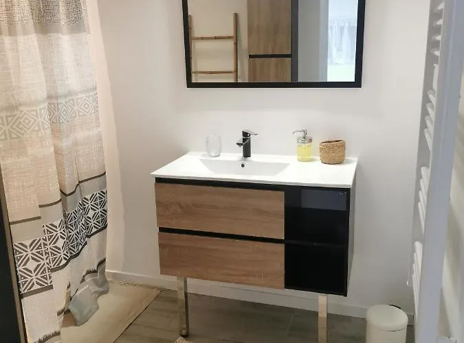 Les Petites De 3* Lacoste (Herault)